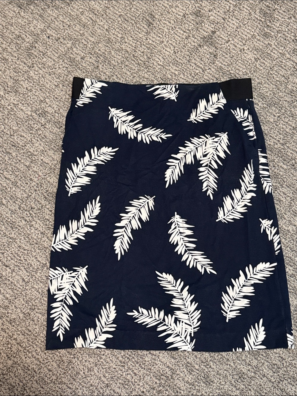 Liz Claiborne Navy and White Leaf-Print Pencil Skirt